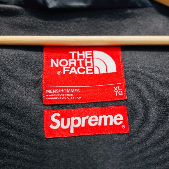 Supreme The North Face Metallic Mountain Parka Gold - Picture 4 of 5